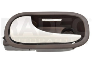 012-0630-29 MANIJA INTERIOR CV MALIBU 08-12 CON HOYO PARA LUZ LED CAFE/CROMADO PLASTICO DELANTERA IZQ