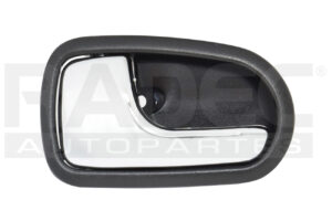 012-1913-07 MANIJA INTERIOR MZ 323 FAMILIA/PROTEGE 95-03/626 93-02 NEGRA/CROMO PLASTICO DELANTERA/TRASERA IZQ