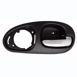 101168 MANIJA INTERIOR CR 300M 99-04/CONCORDE 98-04 CON HOYO PARA BOCINA NEGRA/CROMO PLASTICO TRASERA DERECHA