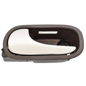 102451 MANIJA INTERIOR CV MALIBU 08-12 CON HOYO PARA LUZ LED CAFE/CROMADO PLASTICO DELANTERA IZQUIERDA