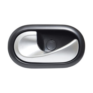 104751 MANIJA INTERIOR RN DUSTER 13-20/STEPWAY 10-15/SANDERO 07-15/MEGANE II 04-10/SCENIC II 05-08/CLIO EURO 07-09  SM FOR FOUR 14-21  PARA CHICOTE NEGRO/PLATA PLASTICO DELANTERA/TRASERA IZQUIERDA