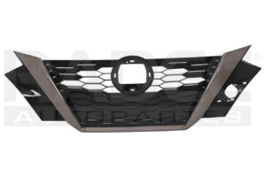 204-2316-19 PARRILLA NS SENTRA 20-21 C/MOLDURA HUMO CROMADA S/HOYO P/CAMARA SENSE/ADVANCE/SR/EXCLUSIVE L4 4 CILINDROS 1.8 L 4 PUERTAS