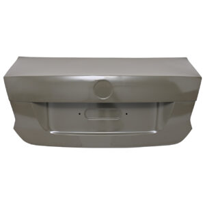 211-3132-05 TAPA CAJUELA VW VENTO 14-22 S/HOYO P/LLAVE LAMINA