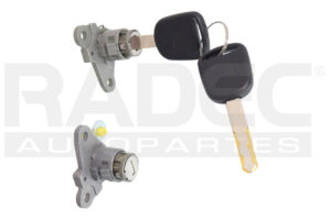 224-1304-00 CILINDRO PUERTA HD FIT 06-08 CON LLAVE METAL JUEGO TW DER/IZQ