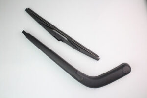 BLT67 BRAZO DE LIMPIABRISAS TRASERO CHEV BEAT 16-20