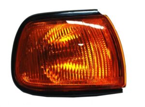 CUPA188 CUARTO PUNTA NISSAN TSURU III 97-00 RH AMBAR ALDO