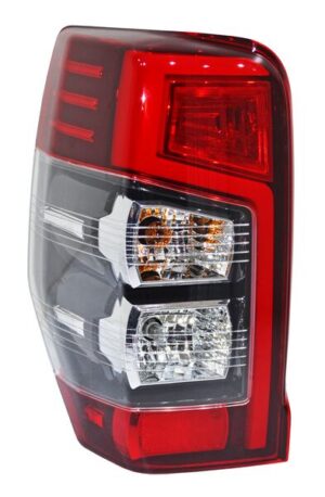 CVMTPU20LL CALAVERA MITSUBISHI PU L200 20-24 LEDS 288 NZL 241129 IZQ ODC100