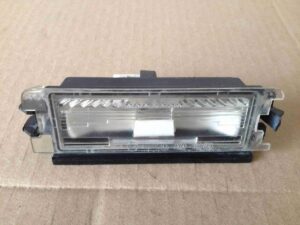 LDP7 LUZ DE PLACA NISSAN PLATINA 02-10 LH=RH ORIGINAL