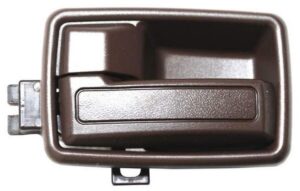 MIIPU83CL MANIJA INT ISUZU PU/ LUV 83-87 CAFE S/BASE PLASTICO 2218 IZQ