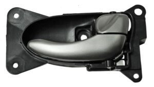 MINAL02PR MANIJA INT ALTIMA 02-05 NEGRO/ PLATA DEL/ TRAS PLASTICO 2218 DER