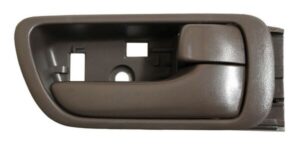 MITCA02CAL MANIJA INT CAMRY 02-06 CAFE PLASTICO IZQ