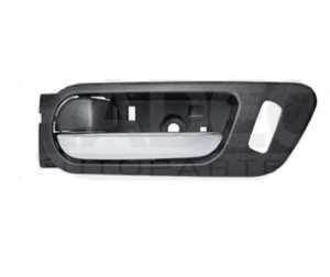 012-1902-21 MANIJA INTERIOR MZ 6 09-13 CON HOYO PARA SEGURO NEGRA/CROMO PLASTICO DELANTERA IZQ