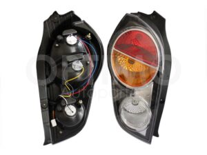 FCNC0802 CALAVERA IZQ C/ARNES (ROJO/AMBAR/BLANCO) SPARK 11-12