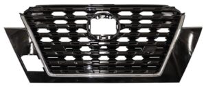 PARA858 PARRILLA NISSAN KICKS 21-24 C/MOLDURA CROMADA C/HOYO P/CAMARA